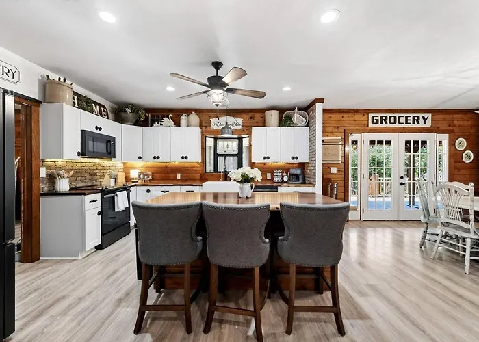 Whitetail Retreat - Secluded Cabin & Pool